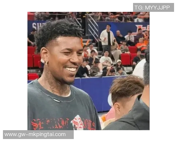 运动新闻保罗乔治与尼克杨的对决谁能在NBA赛场上笑到最后
